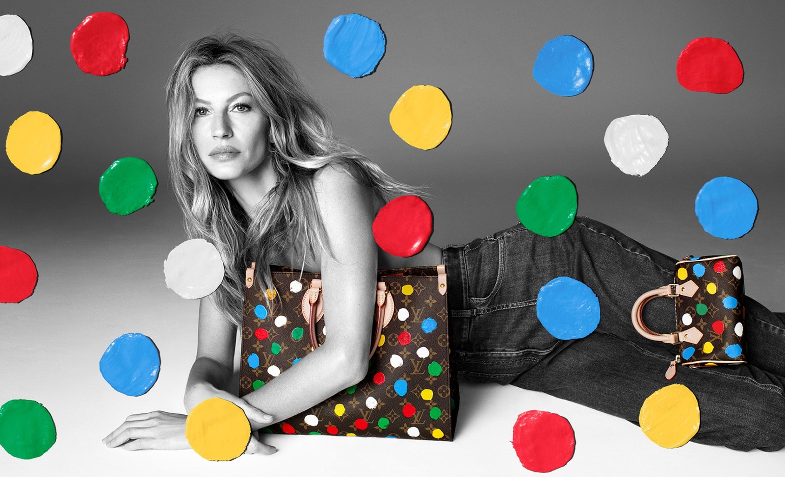 Arandas Marketing - A Agência Que Resolve. 23 Louis Vuitton Yayoi Kusama Collab Bolsa Desfile 2023 Harpers Bazaar 1